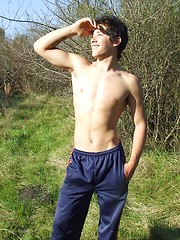 Sporty twink poses with his sexy underpants off
