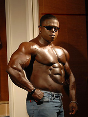 Huge New Jersey muscle star Sean Jones from is on the way up