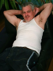 Straight Bear, Massimo loves black women and watching porn